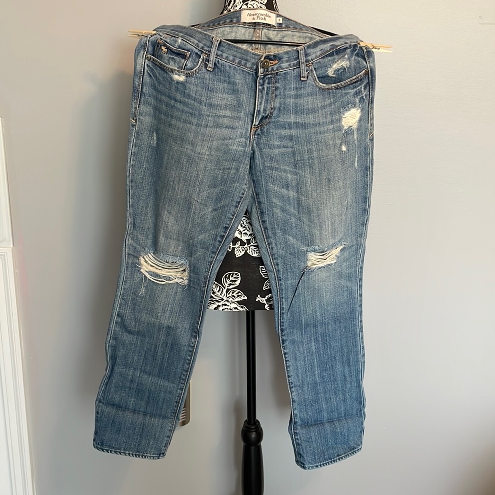 Abercrombie & Fitch Distressed Denim cropped Jean size 8